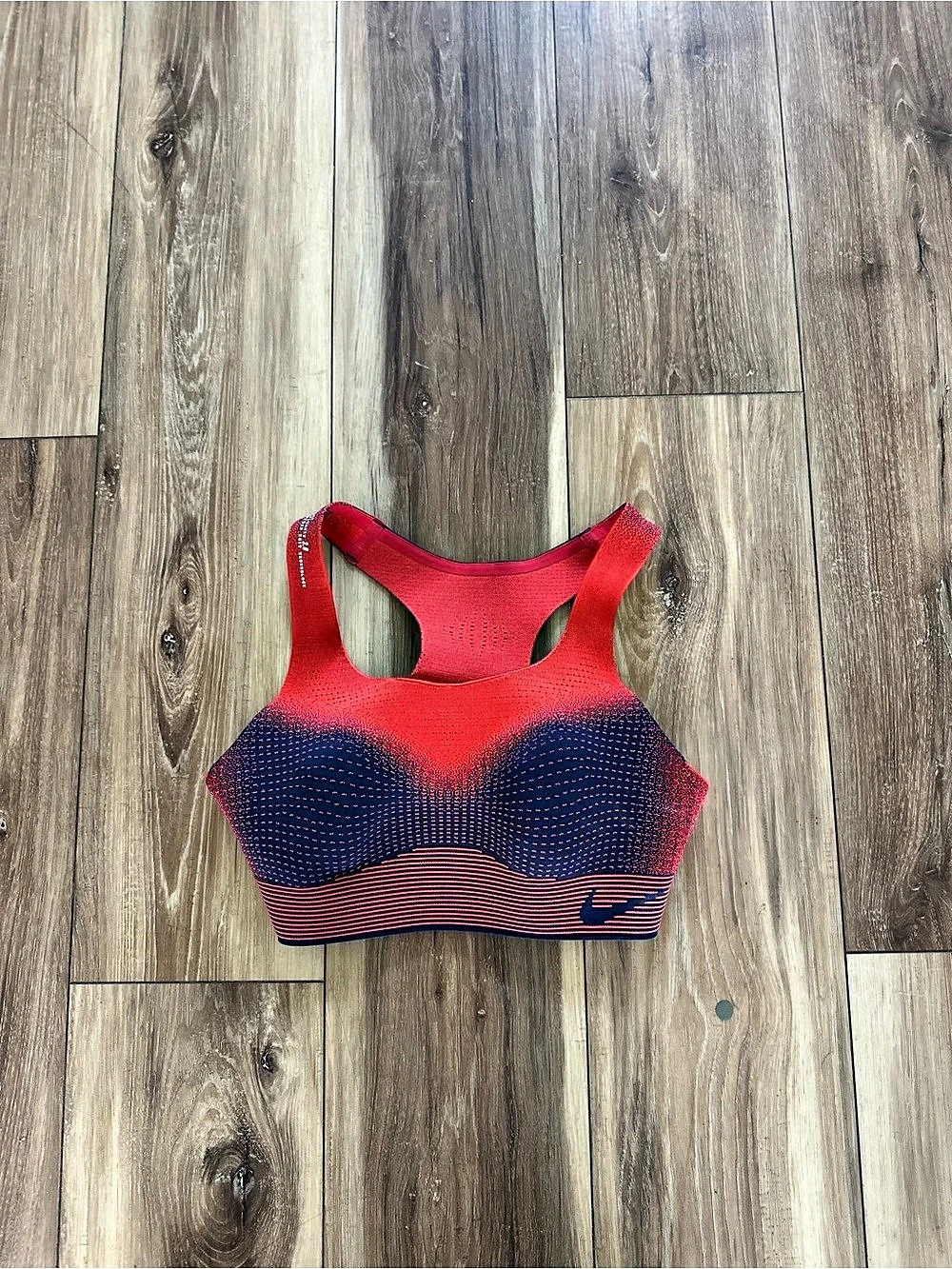 Nike women’s Flyknit Sports Bra size medium - Picture 3 of 5